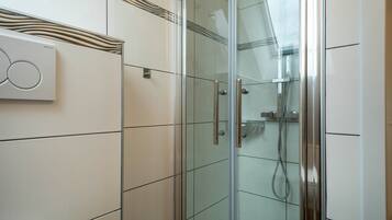 Bruser, hårtørrer, håndklæder