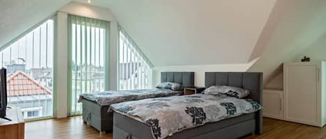 2 室のベッドルーム、WiFi (無料)、ベッドシーツ