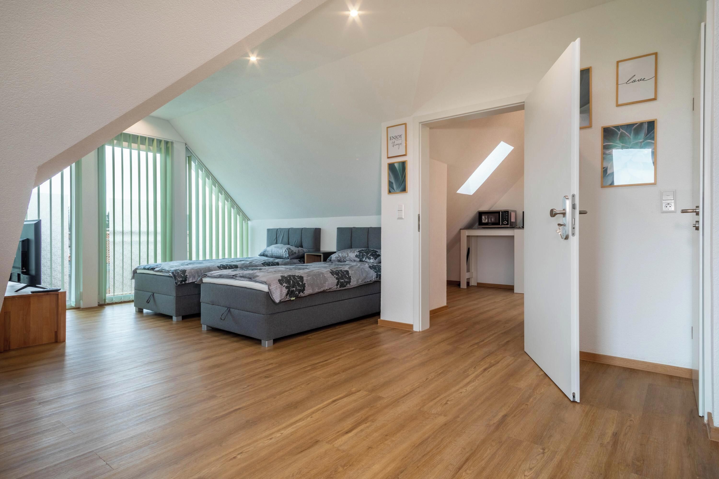 2 多间卧室、免费 WiFi、床单