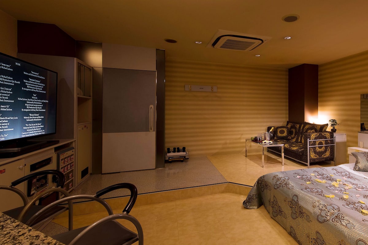 Individually decorated, individually furnished, free WiFi, bed sheets