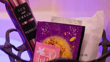 Bañera y ducha independientes, artículos de tocador gratuitos