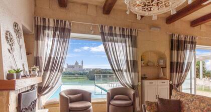 Twilight Gozitan Farmhouse With Pool, L-Għasri Gozo, Malta