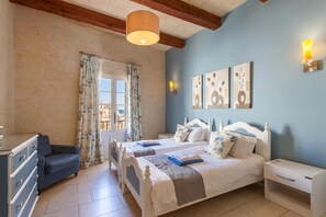 4 bedrooms, free WiFi, bed sheets, wheelchair access
