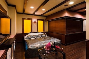 Basic Double Room | Soundproofing, free WiFi, bed sheets