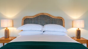 3 chambres, fer et planche à repasser, lit de bébé portatif