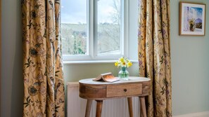 Interior - Lake Cottage - Lake view near Nailsworth (Nailsworth)