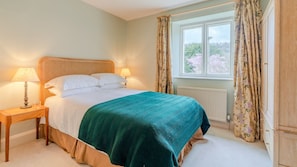 3 bedrooms, iron/ironing board, travel cot, free WiFi