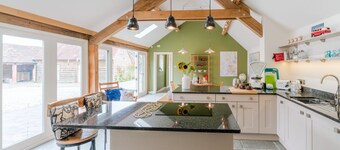 The Barn at Kington Grange - sleeps 6 guests  in 3 bedrooms