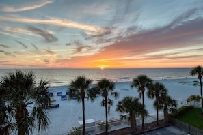 On the beach, sun-loungers - 🏖🏝SUMMER SPECIALS minivans at airports to use (Indian shores beach)
