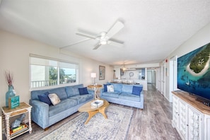 Smart TV - 🏖🏝SUMMER SPECIALS minivans at airports to use (Indian shores beach)