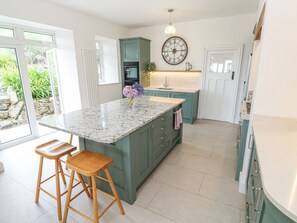 Fridge, dishwasher, cookware/dishes/utensils - Penmarth House (Helston)