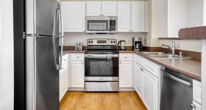 Exquisite Fremont 2BR w/ Pool, W/D & Gym, near TJ & WF, by Blueground