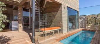 Five bed stunning beach house, with pool, best family location (sleeps10)