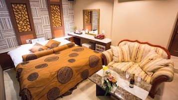 Kamar Double | Didekorasi berbeda-beda dan dilengkapi dengan perabotan berbeda-beda