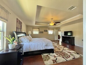 4 habitaciones, escritorio, tabla de planchar con plancha y wifi gratis 