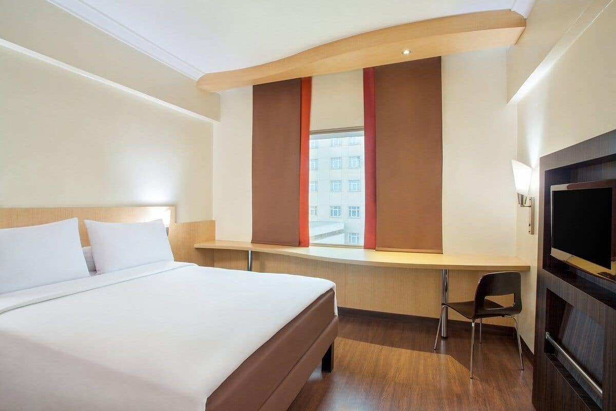 Iron/ironing board, free WiFi, bed sheets, wheelchair access