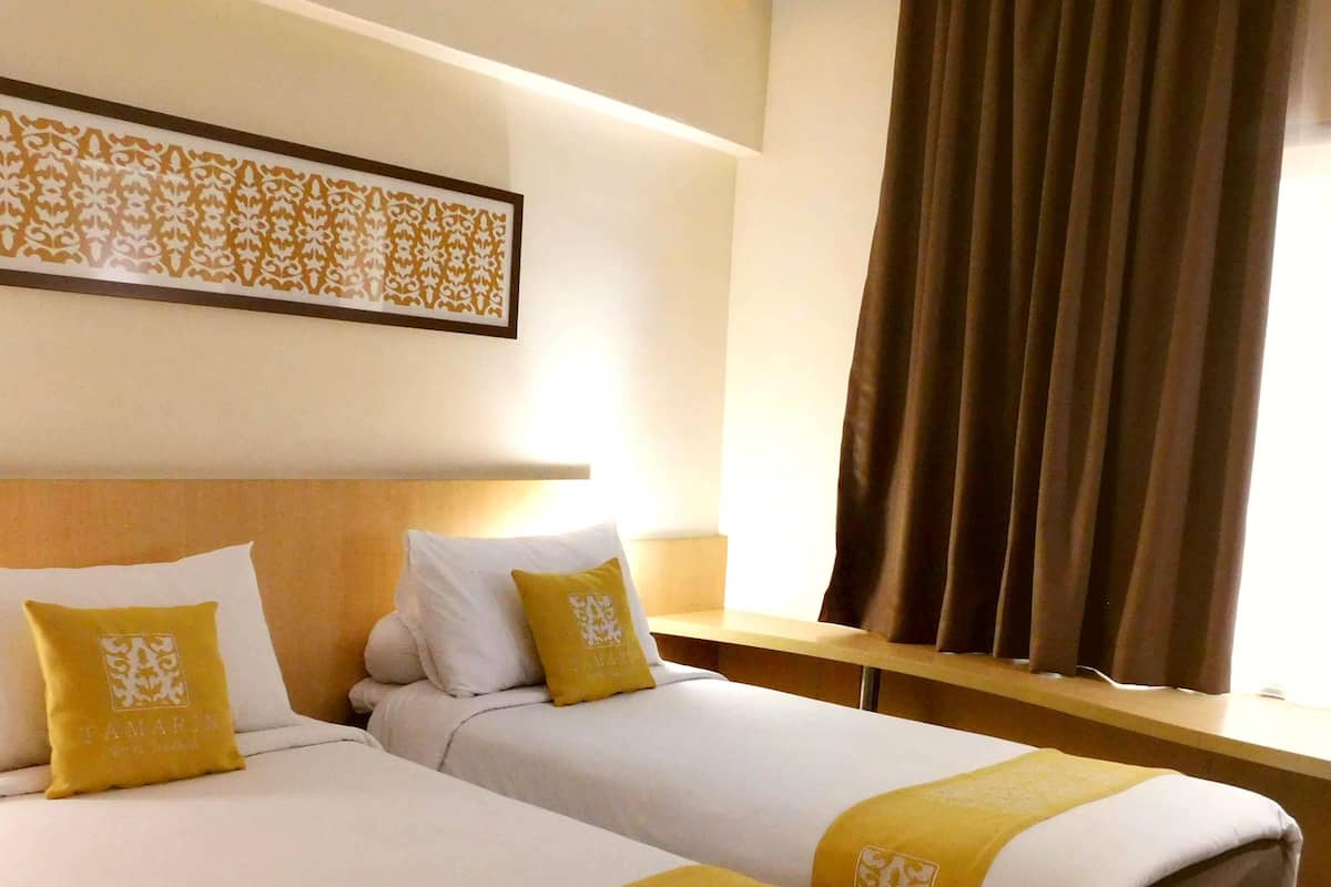 Deluxe Twin Room, 1 Queen Bed | Iron/ironing board, free WiFi, bed sheets, wheelchair access