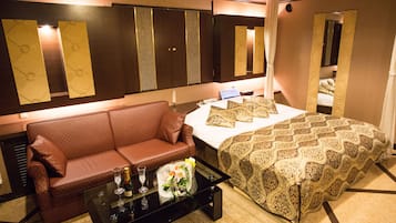 Kamar Double | Didekorasi berbeda-beda dan dilengkapi dengan perabotan berbeda-beda