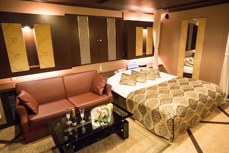 Double Room | Individually decorated, individually furnished, free WiFi, bed sheets