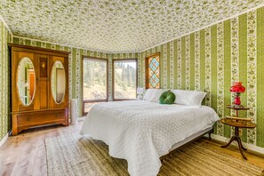 3 Schlafzimmer, Schreibtisch, Bügeleisen/Bügelbrett, WLAN