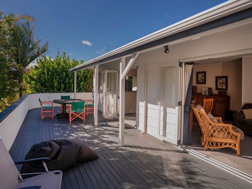 Seashells Bach - Whangamatā Holiday Home