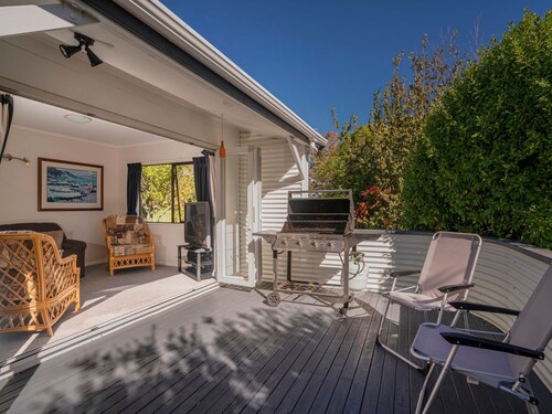 Seashells Bach - Whangamatā Holiday Home