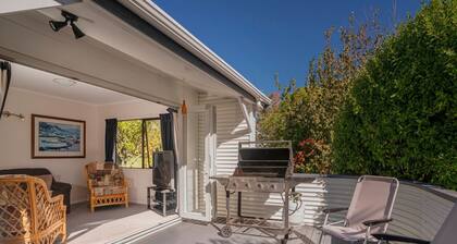 Seashells Bach - Whangamatā Holiday Home