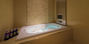 Basic Double Room | Bathroom | Separate tub and shower, free toiletries, hair dryer, bidet