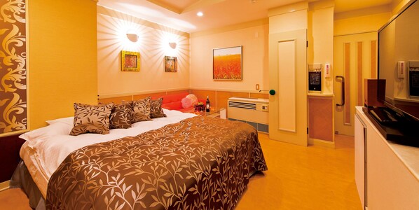 Basic Double Room | Individually decorated, individually furnished, free WiFi, bed sheets