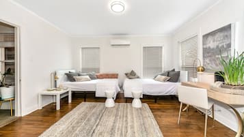 1 bedroom, desk, WiFi, bed sheets