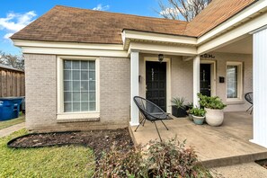 Terrace/patio - Charming Duplex in Popular Oak Lawn (Dallas)