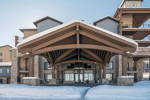 Unclassified image, 4 of 49, button