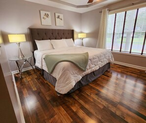 3 室のベッドルーム、デスク、アイロン / アイロン台、WiFi (無料)