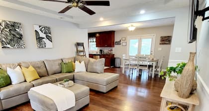 🌟Charming Comfy Retreat; 7 miles to Bragg; Baby & Pet-Friendly; Veteran-Owned🌟