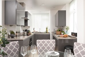 Kühlschrank, Ofen, Herdplatte, Geschirrspüler