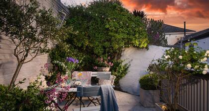 Carvossa - Sea Views & Woodburner