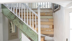 A staircase with white railings and a greenish wooden handrail. - Carvossa - Sea Views & Woodburner (Marazion)