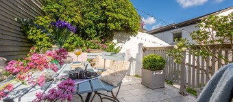 Carvossa -  a boutique cottage within easy each of the beach