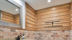 Bathroom - B-Well Rafter J Lodge: A Family Gathering Place (Abilene)