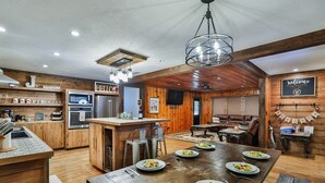 Dining - B-Well Rafter J Lodge: A Family Gathering Place (Abilene)