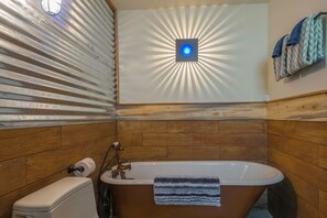 Bathtub, hair dryer, towels