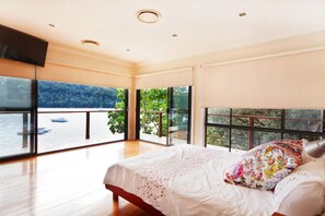 4 bedrooms, free WiFi, bed sheets