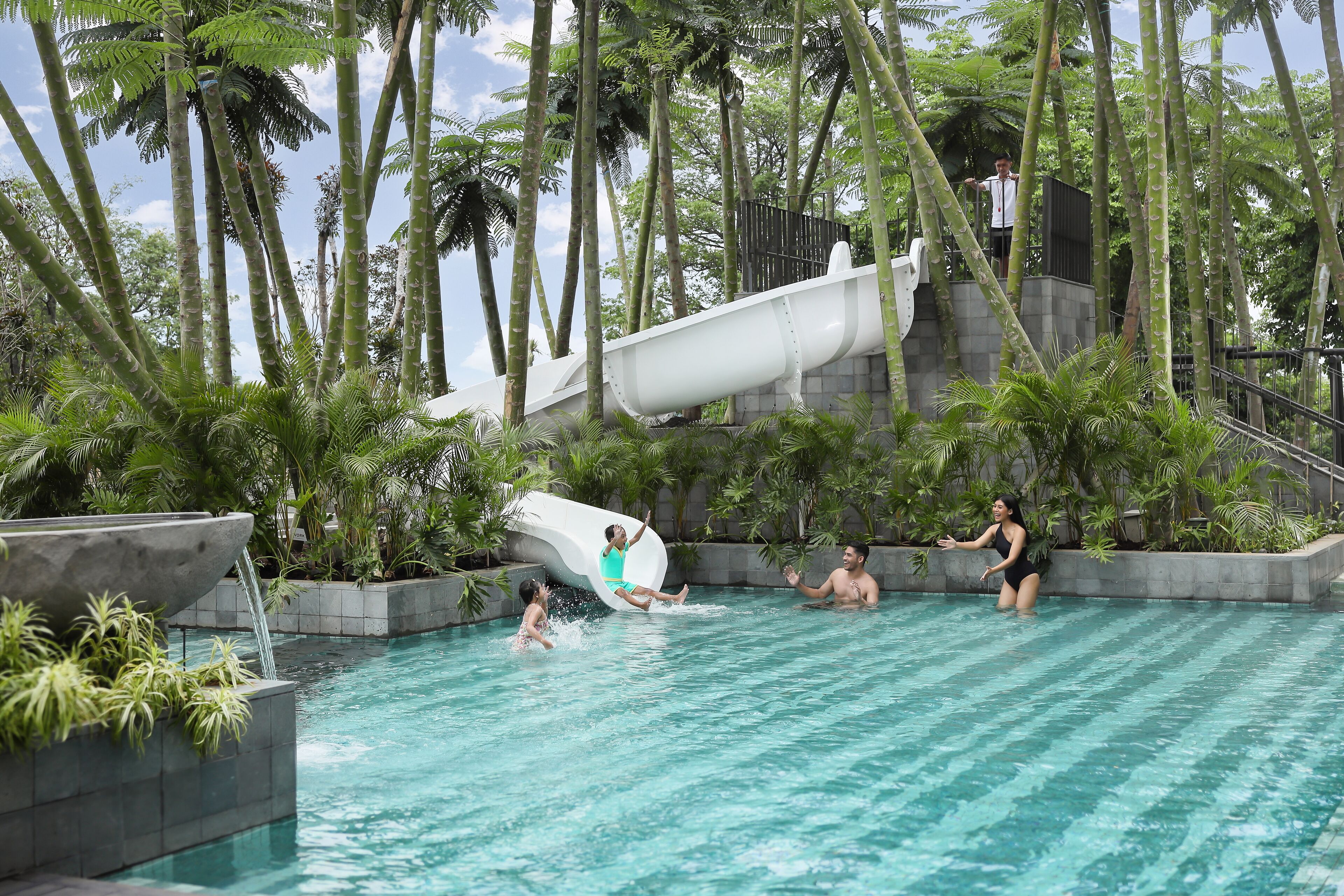 Outdoor pool, pool umbrellas, sun loungers