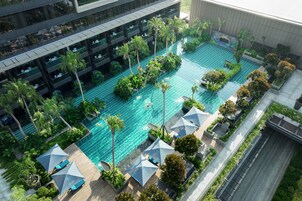 Pool Access Room | Piscina | Piscina externa, guarda-sóis, espreguiçadeiras