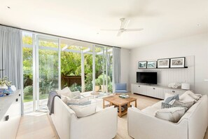 Living area - Luxury Villas Victoria on Portsea (Solar Heated Pool) (Portsea)