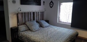 1 bedroom, desk, soundproofing, iron/ironing board