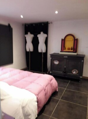1 chambre, bureau, chambres insonorisées, fer et planche à repasser