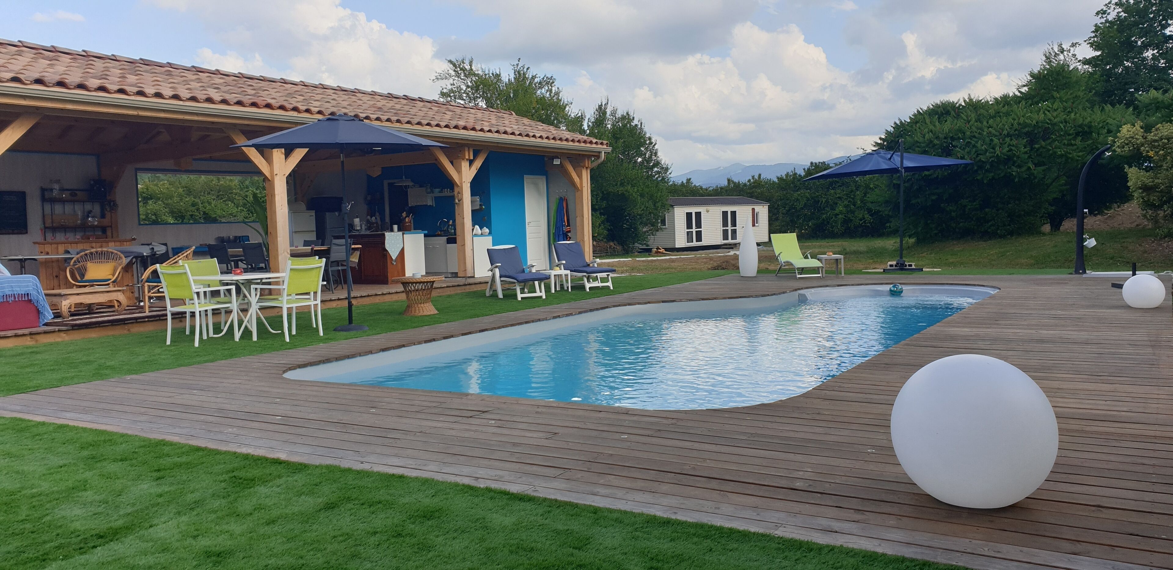 Piscina a l'aire lliure i piscina climatitzada 
