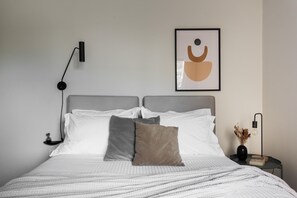 2 bedrooms, desk, iron/ironing board, free WiFi - Top-Class 2BR Apartment in Marousi (Marousi)