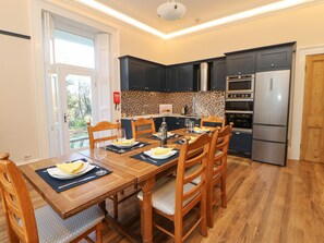 Ferienhaus | Eigene Küche | Kühlschrank, Geschirrspüler, Kochgeschirr/Geschirr/Besteck